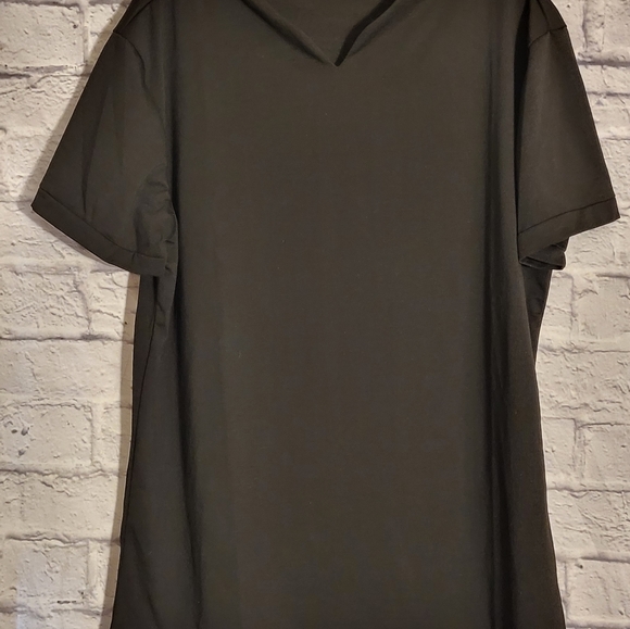 NWOT Women's  Black Top with V-neck - Picture 4 of 4